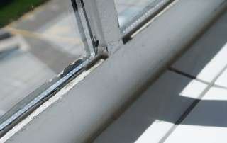 Licht valt door raam