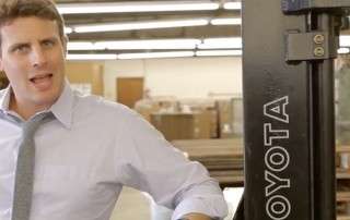 Afbeelding uit: "DollarShaveClub.com - Our Blades Are F***ing Great", eigendom van: Dollar Shave Club, bron: YouTube