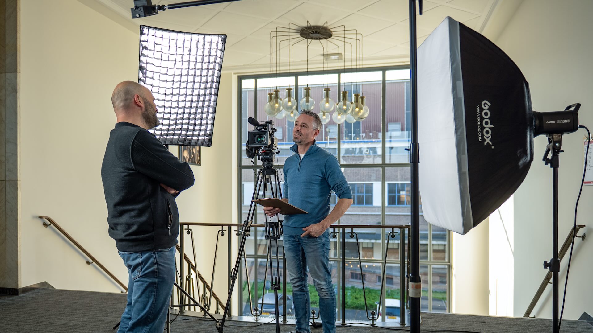 DSC_9686 bewerkt 1920×1080 low kwal Interviewsetting tijdens opname bedrijfsvideo